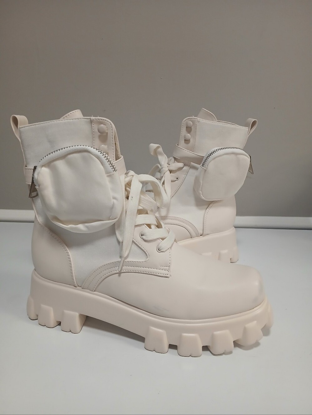 Cream Fabric & Faux Leather Lace-Up Ankle Pouch Combat Boot 10M NWOT Flaws
